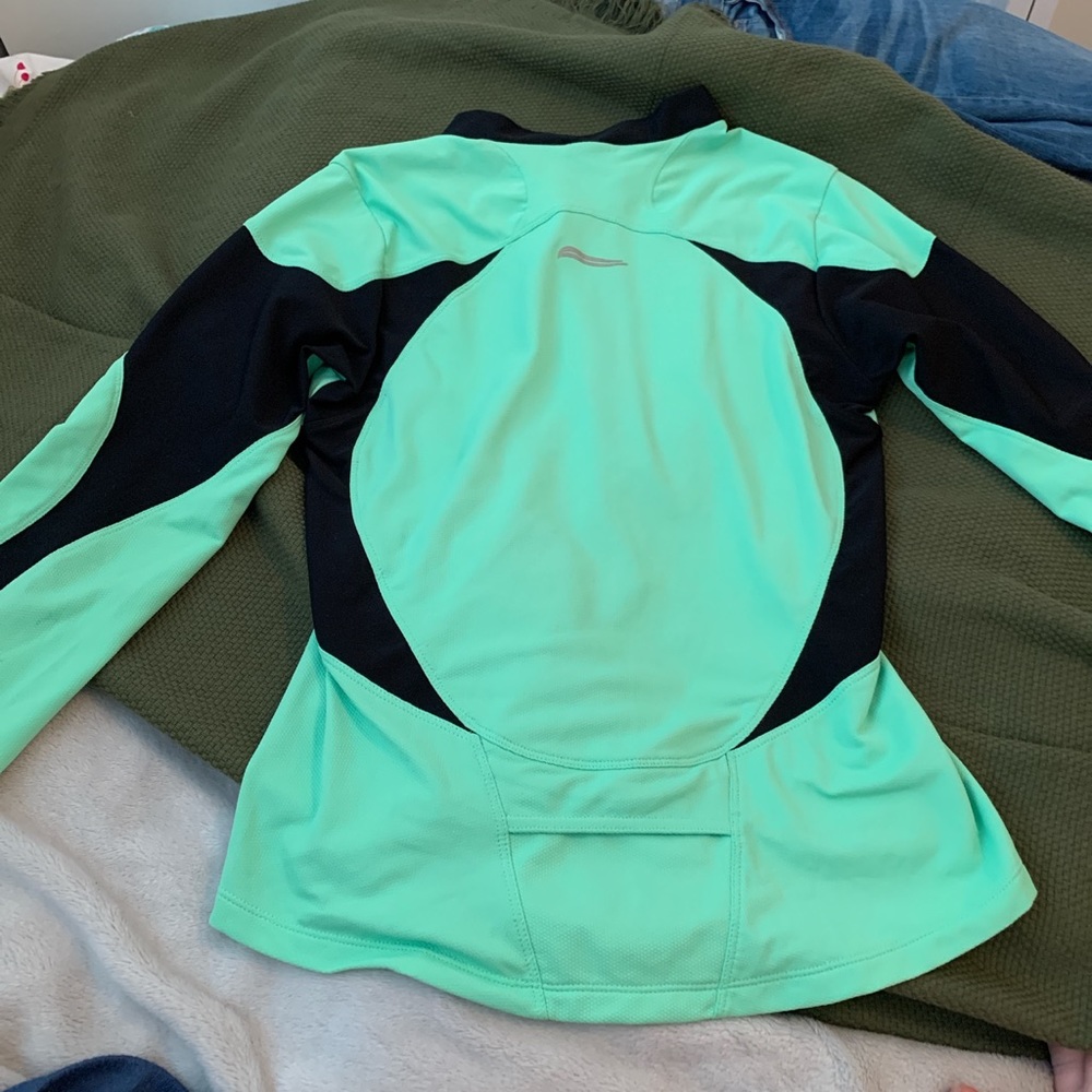 Nike top! - Picture 2 of 4